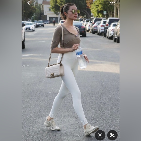 Alo Yoga White High-Waist Airbrush Legging Medium Compression Sculpting - Picture 10 of 12